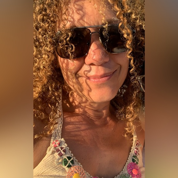 Meet your Posher, Nicole - Picture 1 of 9